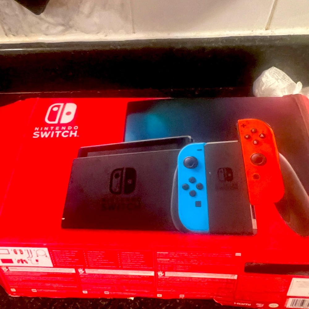 Nintendo switch - Picture 3 of 7